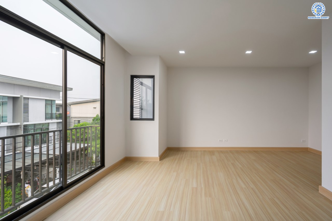 บ้านมือสองตกแต่งใหม่ ม.พฤกษาวิลล์63/2 พระราม5-นครอินทร์ ทาวน์โฮม 3 ชั้น เนื้อที่ 22 ตร.ว. ฟังก์ชัน 3 ห้องนอน 3 ห้องน้ำ จอดรถได้ 2 คัน มาพร้อมทำเลดี ใกล้สะพานพระรามห้า เดินทางสะดวกด้วยจุดขึ้นทางด่วน "ศรีรัช" และรถไฟฟ้าสายสีม่วง "สถานีแยกติวานนท์"...